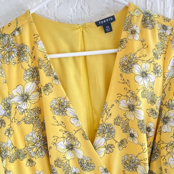 Torrid Yellow Floral Georgette Wrap Dress Size 10 - Picture 4 of 6
